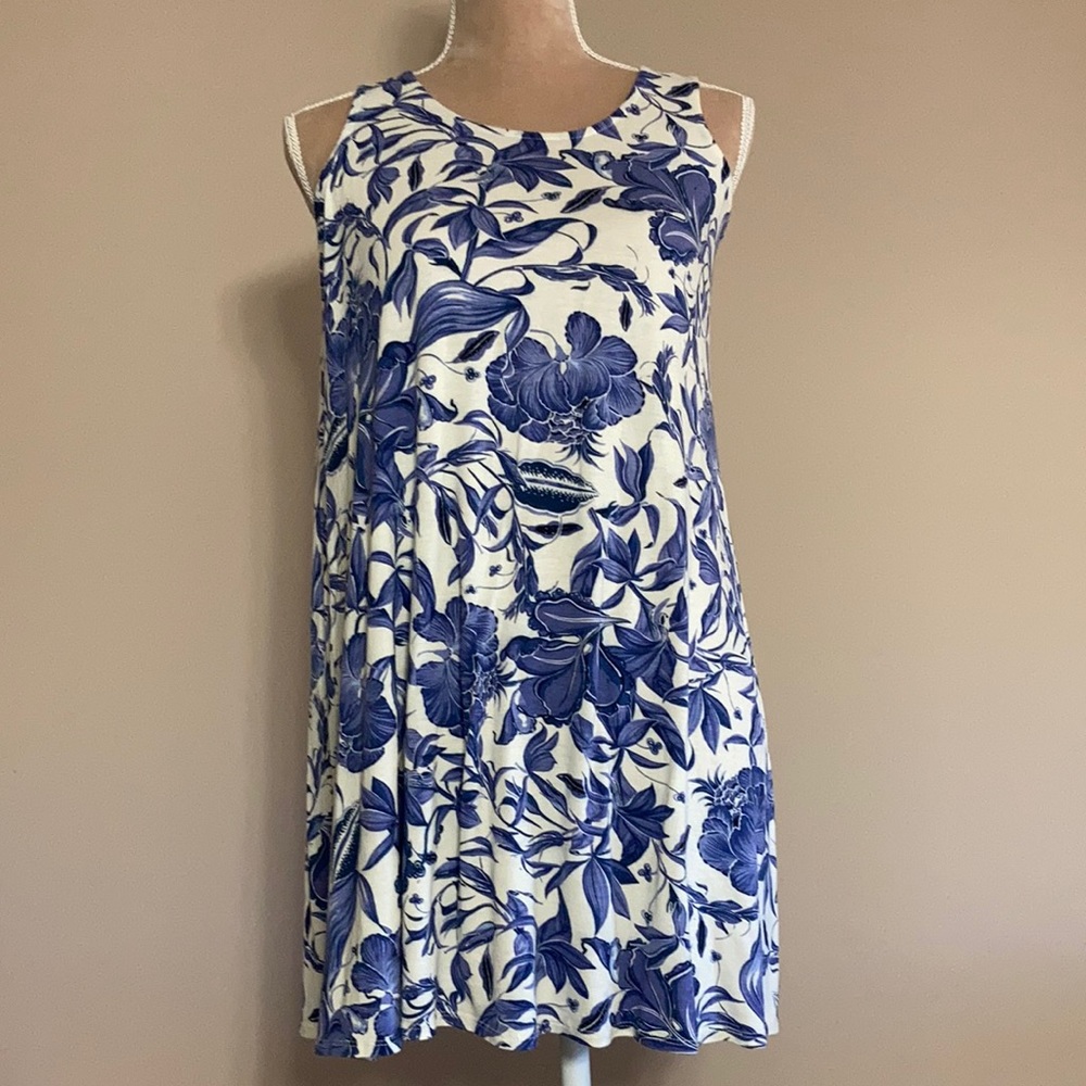 ⭐️⭐️ Philosophy dress - size XS in blue & white floral print